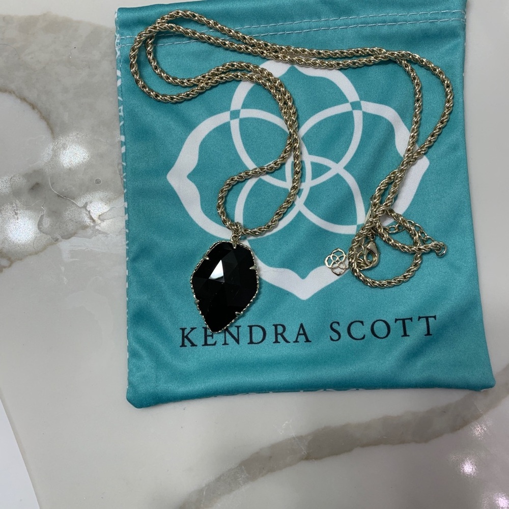 Kendra Scott necklace